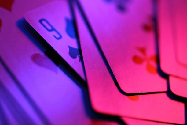 Live Gaple table on lautantoto mobile app showing domino tiles and player positions
